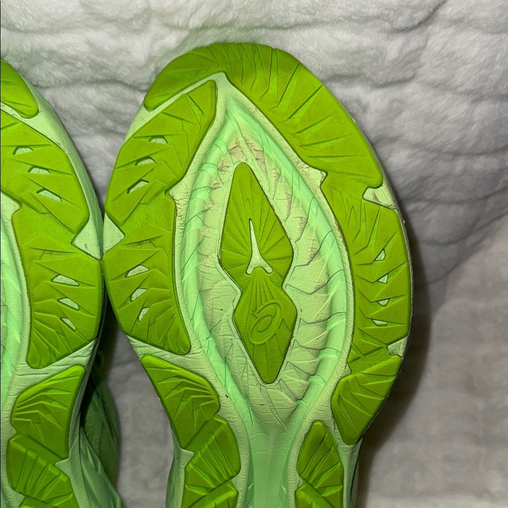 ASICS Novablast 4 Illuminate Green Running Shoes W9.5 2023 - Picture 14 of 16